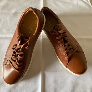 Fashionable Sneakers for men or teens.